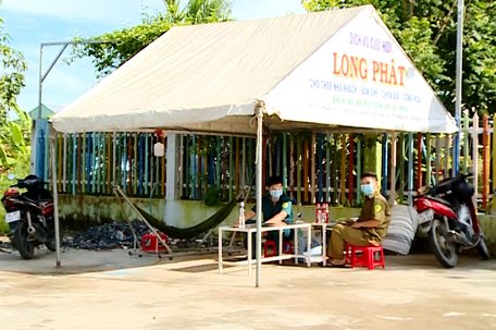 Lực lượng chốt chặn tại ổ dịch.