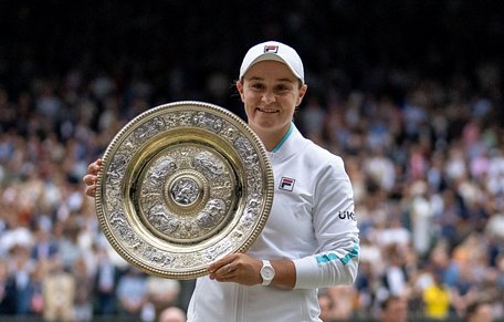  Barty với chức vô địch Wimbledon 2020 - Ảnh: REUTERS