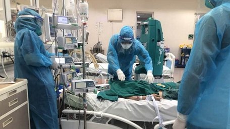  Điều trị bệnh nhân COVID tại BV Bệnh nhiệt đới Trung ương cơ sở Kim Chung (Ảnh do BV cung cấp)