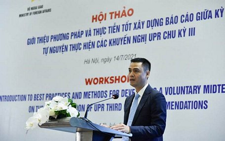  Thứ trưởng Bộ Ngoại giao Đặng Hoàng Giang phát biểu khai mạc hội thảo.