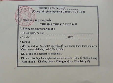 Phát phiếu phân chia tần suất đi chợ để giảm tập trung đông người.