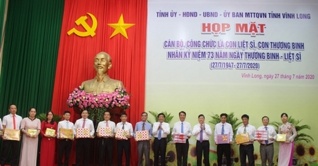 Lãnh đạo tỉnh Vĩnh Long tặng quà nhân ngày Thương binh- Liệt sĩ năm 2020.