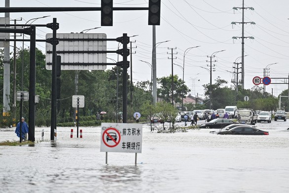 Đường phố ở thành phố Dư Diêu, tỉnh Chiết Giang ngày 26/7 - Ảnh: AFP