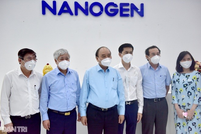 Chủ tịch nước Nguyễn Xuân Phúc đã tới thăm trụ sở công ty Nanogen (Ảnh: Nguyễn Quang).