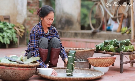 Kênh “Ẩm thực mẹ làm” thu hút người xem với những bữa cơm mẹ nấu đầy yêu thương. (Ảnh từ Youtube của kênh “Ẩm thực mẹ làm”)