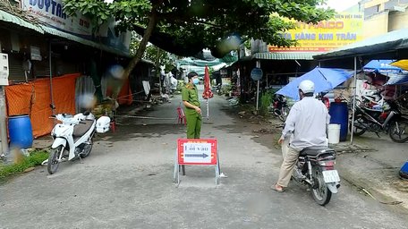 Chợ Tân Thành được dỡ bỏ lệnh phong tỏa, hoạt động mua bán trở lại bình thường