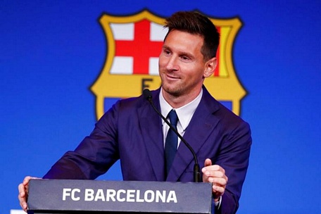  Messi xúc động trong buổi họp báo chia tay Barcelona sau hơn 20 năm gắn bó khi còn là cầu thủ trẻ.