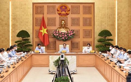 Thủ tướng Phạm Minh Chính chủ trì Hội nghị trực tuyến toàn quốc của Chính phủ để lắng nghe, chia sẻ, hỗ trợ, tháo gỡ khó khăn, thúc đẩy sản xuất kinh doanh cho doanh nghiệp trong bối cảnh đại dịch COVID-19. Ảnh: VGP/Nhật Bắc