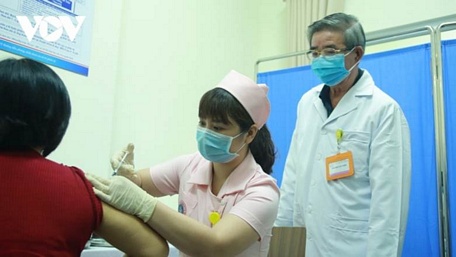  Tình nguyện viên tham gia thử nghiệm lâm sàng giai đoạn 1 vaccine COVIVAC.