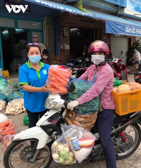 Những bếp ăn ấm tình đồng bào được nhóm lên tại TP.HCM. Ảnh: Tuyết Lê