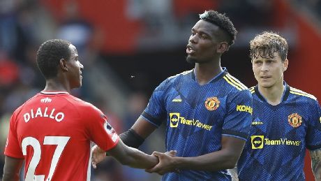 Pogba lập kỷ lục ấn tượng tại giải Ngoại hạng Anh (Ảnh: Reuters).