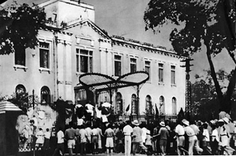 Ngày 19/8/1945, dưới sự lãnh đạo của Đảng, nhân dân Việt Nam giành chính quyền tại Phủ Khâm sai Bắc Kỳ.Ảnh tư liệu