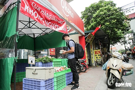 Chi phí mở cửa hàng không lớn do không cần nhân viên trông hàng, vật liệu tại gian hàng cũng có giá thành tương đương cửa hàng truyền thống - Ảnh: HÀ QUÂN