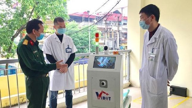 Hệ thống robot y tế vận chuyển VIBOT - một sản phẩm thiết thực của nhiệm vụ khoa học và công nghệ (KH&CN) cấp Quốc gia do Bộ KH&CN đặt hàng giao Học viện Kỹ thuật quân sự (KTQS) thực hiện, triển khai vào thực tế đã thể hiện đầy đủ các chức năng thiết kế và mục tiêu đặt ra như vận chuyển thức ăn, đồ dùng cho bệnh nhân, vật dụng y tế từ ngoài vào khu cách ly điều trị bệnh Covid-19 và ngược lại.