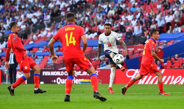 Jesse Lingard nâng tỷ số lên 3-0 ở phút 78 với pha sửa lòng hiểm hóc về góc xa.