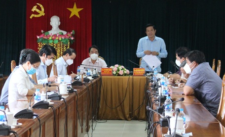 Bí thư Tỉnh ủy- Bùi Văn Nghiêm làm việc tại huyện Bình Tân.
