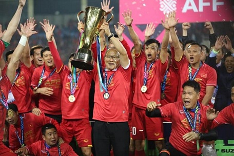  Đội tuyển Việt Nam đang là ĐKVĐ AFF Cup.