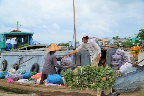 Ngoài ghe rau củ, trái cây, chợ nổi Cái Răng còn có 