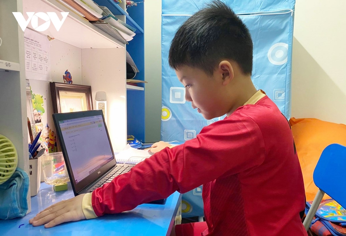 Hiện nay chưa có sự thống nhất về các nền tảng học trực tuyến giữa các trường. (Ảnh minh họa)
