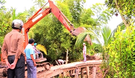 Các tuyến đê bao khi hoàn thành sẽ giúp bảo vệ đất sản xuất nông nghiệp cũng như tránh ngập lụt gây ảnh hưởng đến đời sống dân sinh.