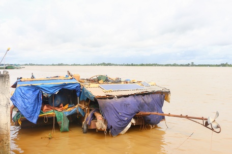 Phương tiện khai thác cát trái phép bị tạm giữ.