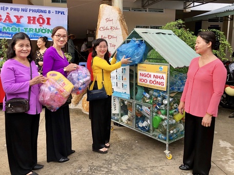 Mô hình “Ngôi nhà 100 đồng” của Hội Liên hiệp phụ nữ TP Vĩnh Long vừa bảo vệ môi trường vừa thực hiện an sinh xã hội.Ảnh chụp trước dịch COVID-19