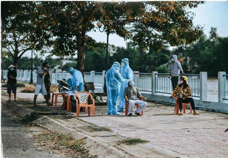 Luôn có mặt nơi tuyến đầu chống dịch.