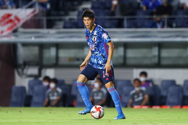 Trung vệ: Takehiro Tomiyasu (Arsenal)