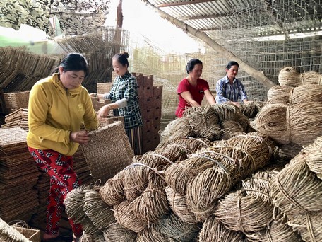 Hoạt động dạy nghề, giải quyết việc làm giúp nhiều hội viên, phụ nữ cải thiện đời sống.