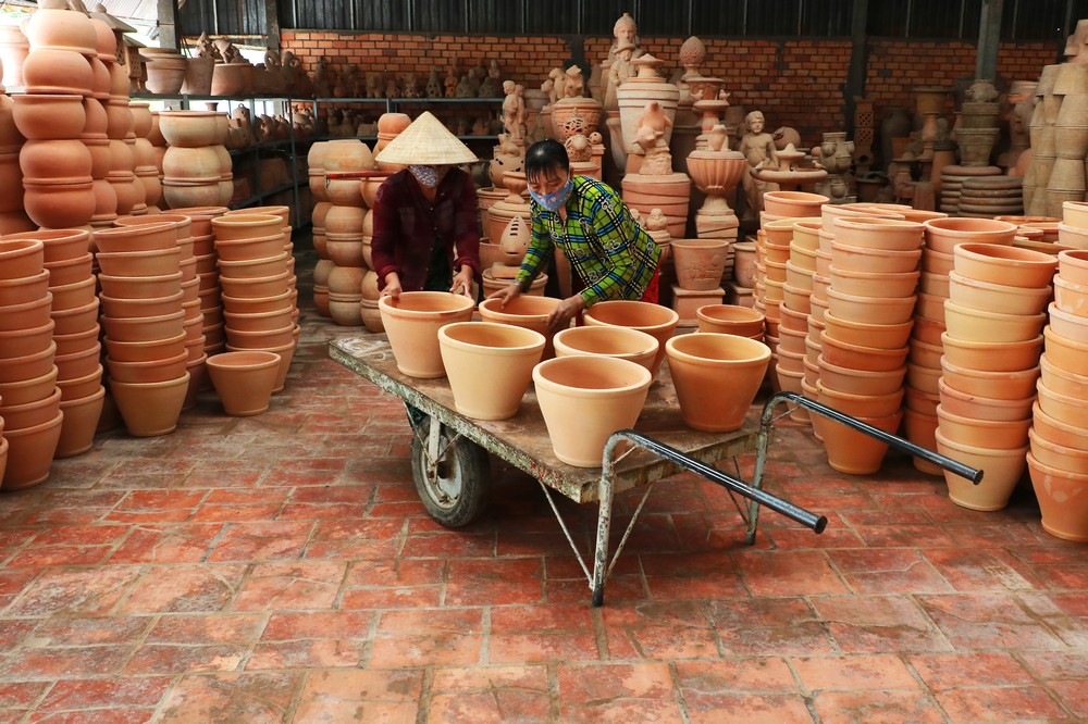 Nghề gốm không chỉ là cuộc sống mưu sinh mà còn là nét đẹp truyền thống nên cần được gìn giữ và phát triển.