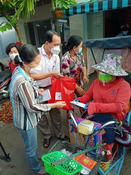 Hoạt động hỗ trợ người dân bị ảnh hưởng bởi dịch COVID-19 và lực lượng tuyến đầu chống dịch đặc biệt được quan tâm.