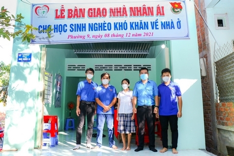 Những căn nhà nhân ái do tuổi trẻ góp công sức thực hiện đã góp phần hỗ trợ kịp thời cho hoàn cảnh khó khăn có nơi ở ổn định khi tết đến.