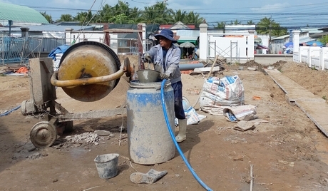 Hiện, các địa phương đang đẩy nhanh tiến độ thi công các công trình hạ tầng nông thôn.