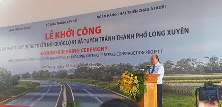  Chủ tịch nước Nguyễn Xuân Phúc phát biểu chỉ đạo tại lễ khởi công