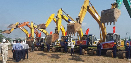 Chủ tịch nước chỉ đạo Bộ Giao thông Vận tải tổ chức quản lý, chỉ đạo, điều hành dự án, phối hợp chặt chẽ với các bộ, ngành, địa phương thực hiện đảm bảo dự án an toàn, chất lượng, mỹ quan, môi trường và đúng tiến độ.