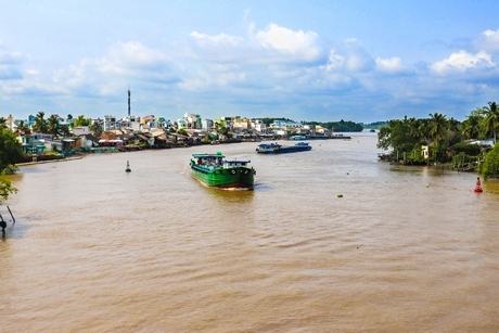 Vàm Trà Ôn nhìn từ cầu Trà Ôn.