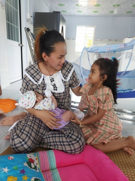 Ba mẹ con chị Thạch Thị Hồng Phượng.