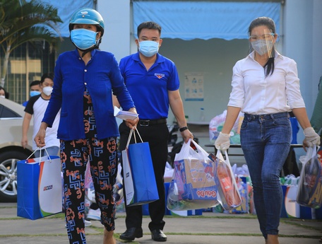  Những phần quà ấm tình xuân.