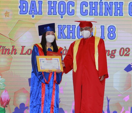 Do tình hình dịch bệnh nên lễ tốt nghiệp của sinh viên Trường ĐH Cửu Long khóa 18 tổ chức trễ hơn.