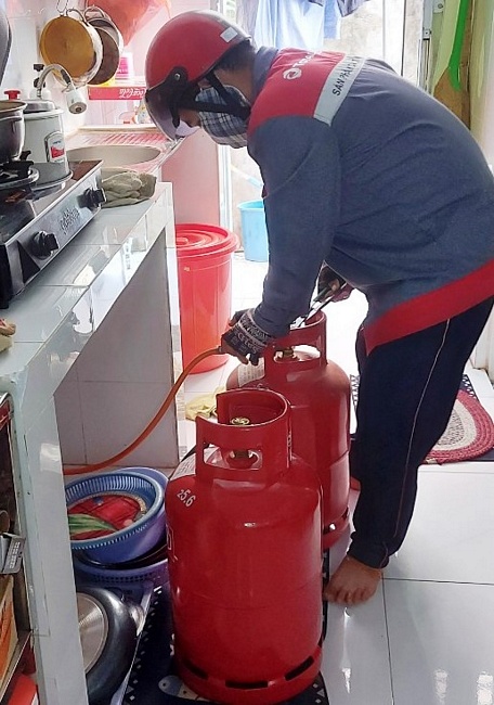 Giá gas tăng mạnh, Elf gas có giá trên 500.000 đ/bình 12kg.