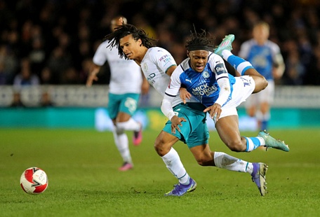  Man City có trận đấu áp đảo trước Peterborough - Ảnh: REUTERS