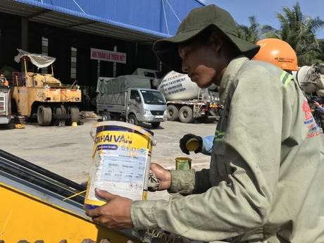 An toàn là trên hết nhằm đảm bảo an toàn cho lao động, cho hoạt động kinh doanh sản xuất, đồng thời thực hiện hiệu quả Chương trình Quốc gia về an toàn, vệ sinh lao động.