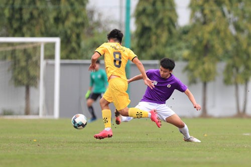 U19 Hoàng Anh Gia Lai (áo vàng) và U19 Hà Nội là những ứng viên “nặng ký” cho ngôi vô địch Giải U19-2022 (Ảnh: MINH DÂN)