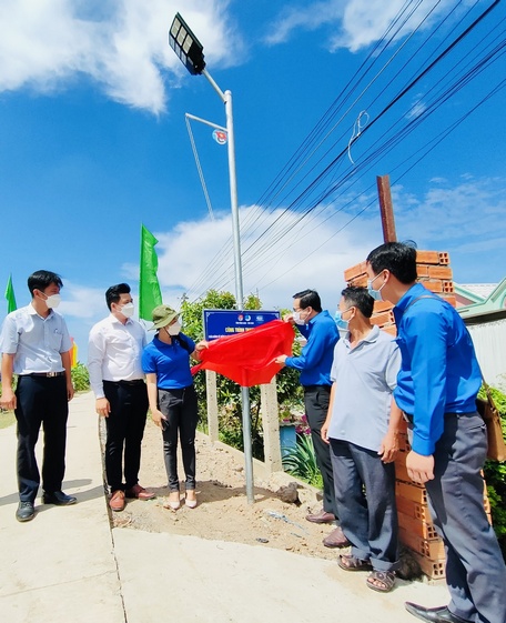  Khánh thành công trình “Thắp sáng tuyến đường thanh niên”.