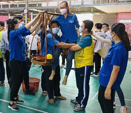 Hào hứng trong trò chơi liên hoàn.