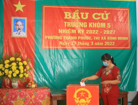 Cử tri đi bỏ phiếu sớm, tuân thủ quy tắc 5K.