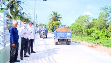 Vận động hỗ trợ xây nhà Đại đoàn kết cho hộ nghèo đã góp phần cùng các địa phương xây nông thôn mới về nhà ở dân cư.