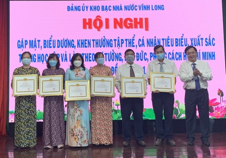 Học tập và làm theo tư tưởng, đạo đức, phong cách Hồ Chí Minh, năm qua, đã có nhiều tập thể, cá nhân tiêu biểu được biểu dương, khen thưởng.