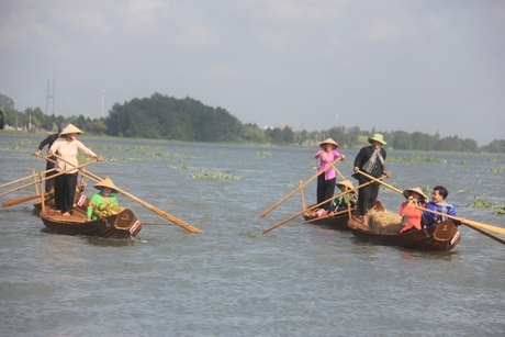 Nhiều hoạt động văn hóa, thể thao và du lịch dịp lễ góp phần làm tăng doanh thu dịch vụ trên địa bàn tỉnh.