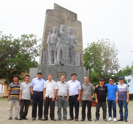 Nhà trưng bày Hải đội Hoàng Sa kiêm quản Bắc Hải trưng bày những hiện vật và tài liệu mang tính pháp lý và lịch sử về chủ quyền của Việt Nam với hai quần đảo Hoàng Sa, Trường Sa.